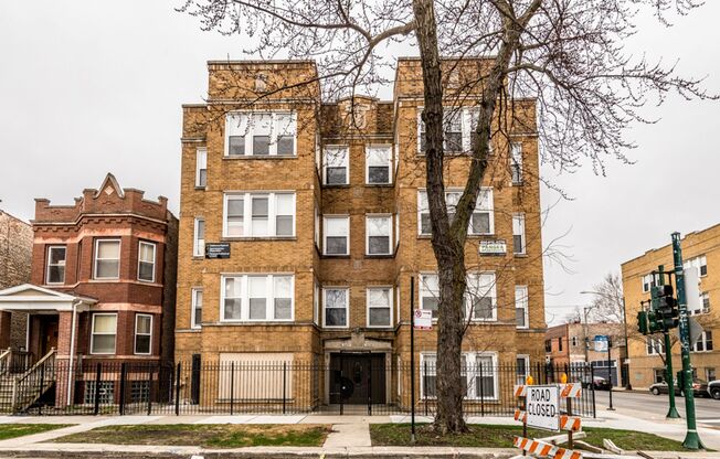 1357 N Homan