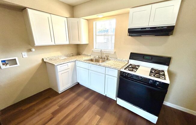 2 beds, 1 bath, $1,075