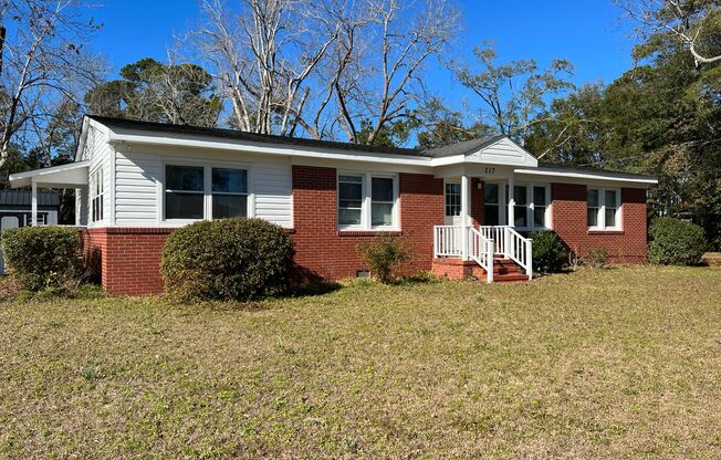 SEAGATE VILLAGE - MYRTLE AVE - Located off Greenville Avenue ~ minutes to Wrightsville Beach