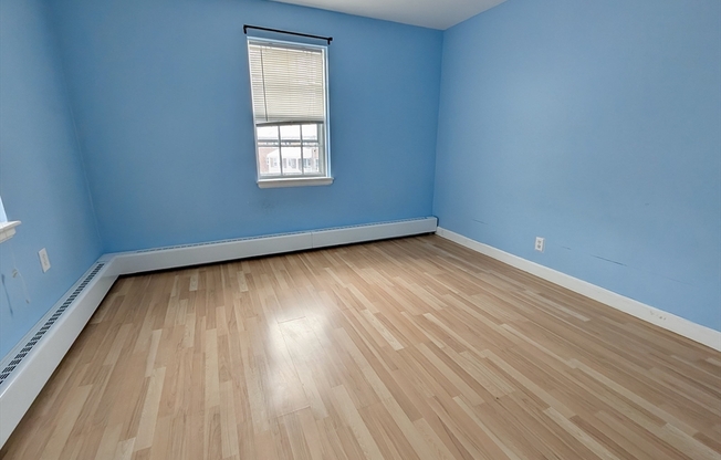 17 Hammond Pond Pkwy Apt 3