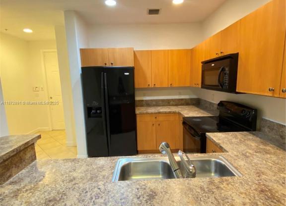 3503 NW 14 CT