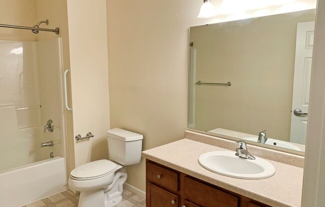 2 beds, 1 bath, 974 sqft, $1,175, Unit 705-123