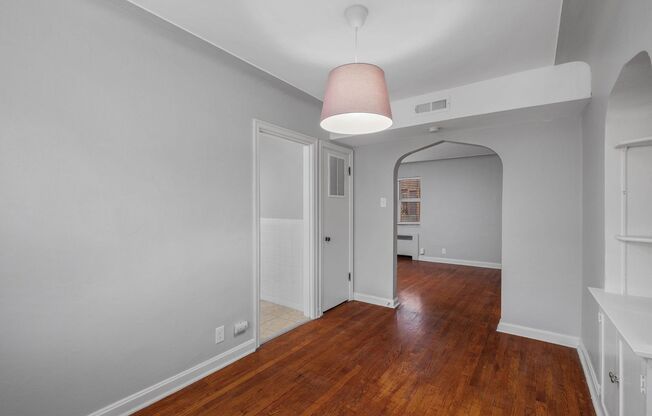 5816-28 Lindenwood Avenue