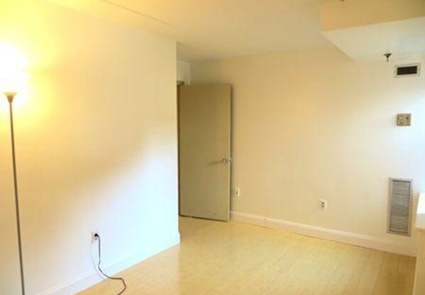 2 beds, 1 bath, 911 sqft, $3,800, Unit 65K