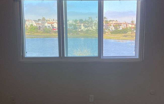 2 beds, 2 baths, 850 sqft, $2,695, Unit 213