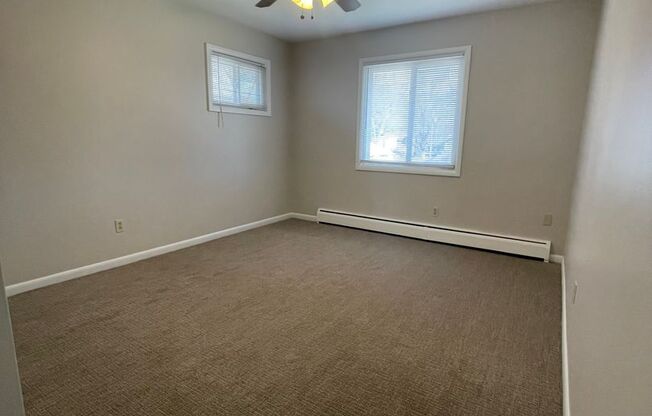 2 beds, 1 bath, $1,100, Unit -