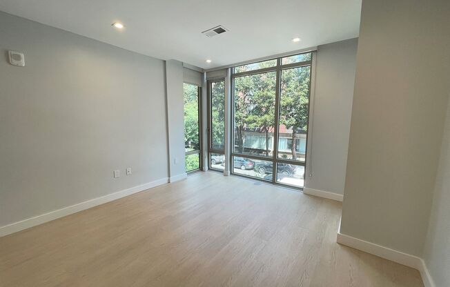 2 beds, 2 baths, 905 sqft, $4,025, Unit 203