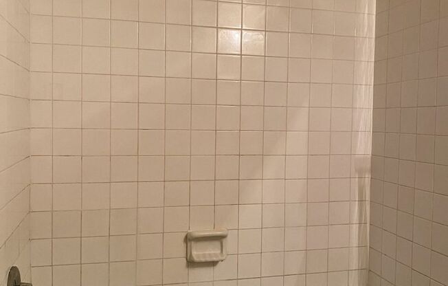 1 bed, 1 bath, 850 sqft, $925, Unit 8-835