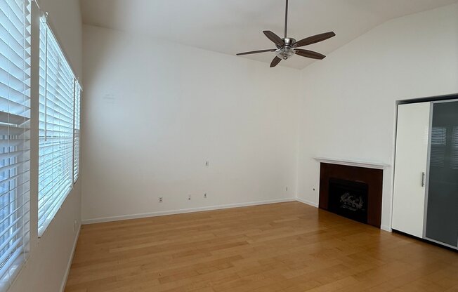 556 ROCKING HORSE DR