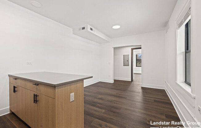1233 CHICAGO AVE