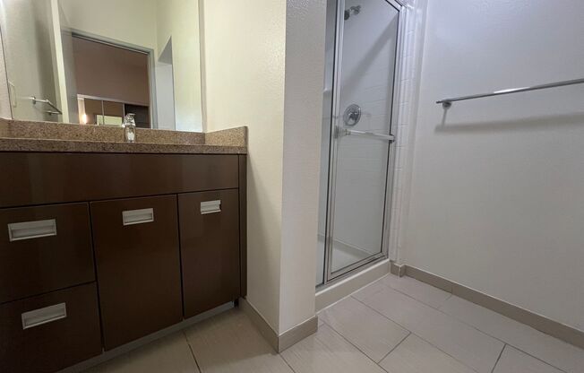 2 beds, 2 baths, 750 sqft, $2,105, Unit 352