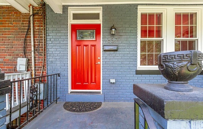 637 Franklin St NE