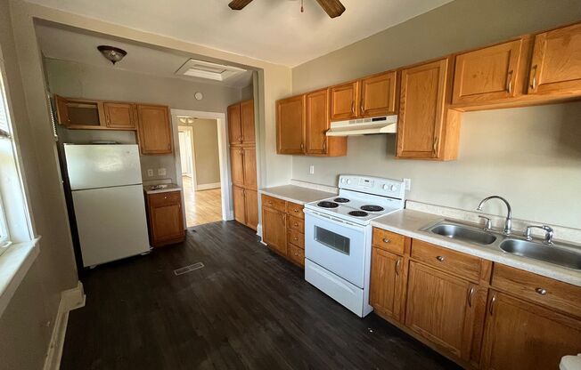 2 beds, 1 bath, 1,150 sqft, $1,000, Unit 932 88th Ave W Upper Unit