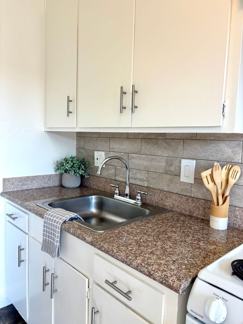 1455 Tropic Apartments