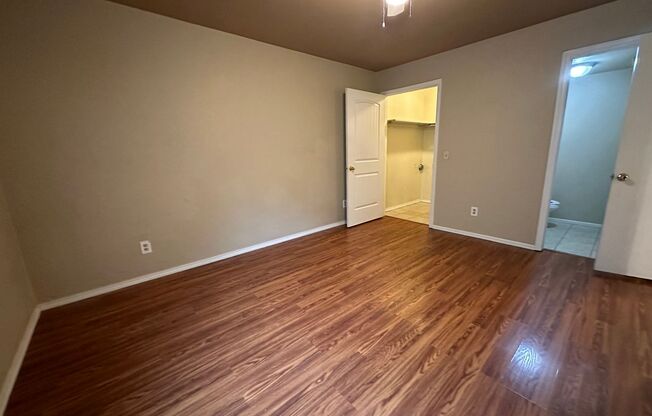 2 beds, 1.5 baths, $895