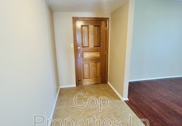 3878 HIDDEN DR