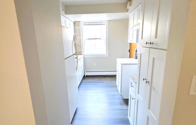 1600 West Jarvis Avenue