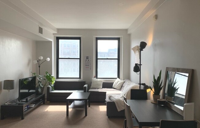 2 beds, 1 bath, 865 sqft, $3,750, Unit 401