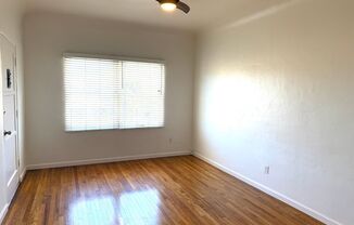 Upstairs 1 bedroom 1 bathroom apartment - MOVE IN SPECIAL