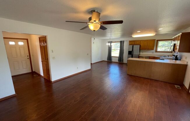 3 beds, 2 baths, $1,695