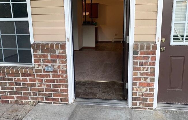 2 beds, 1 bath, $1,029, Unit 410 205