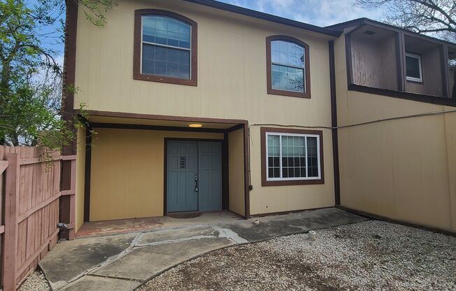 Spacious 3 BR+study/2.5 bath end-unit townhome w/balcony & patio!