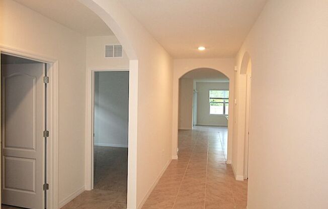 Spacious 3 Bed 2 Bath Home for Rent in Daytona Beach!