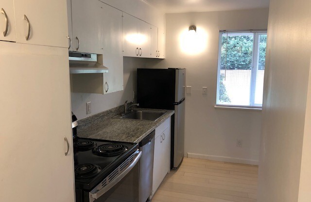 1 bed, 1 bath, 450 sqft, $1,195, Unit 6