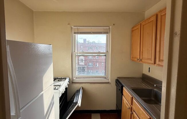Top Floor 2 Bedroom Apartment  in Shadyside