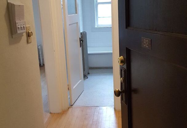 1 bed, 1 bath, $1,025, Unit 32