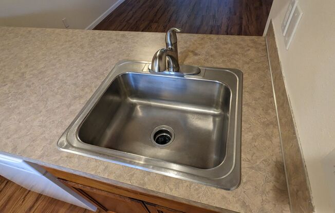 1 bed, 1 bath, 650 sqft, $1,200, Unit 04