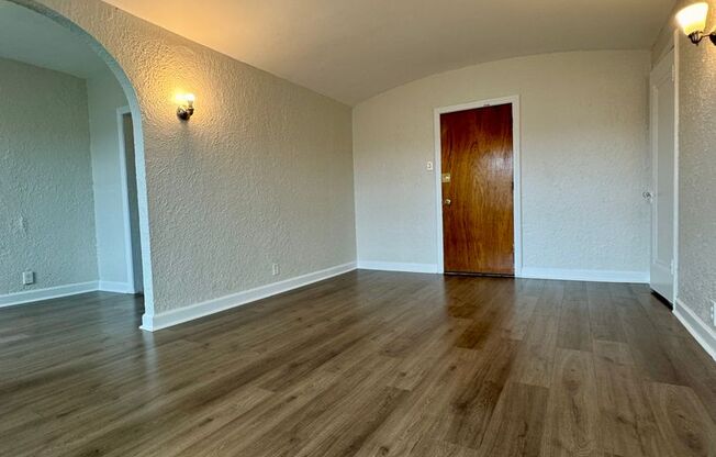 Studio, 1 bath, 375 sqft, $1,275, Unit 606