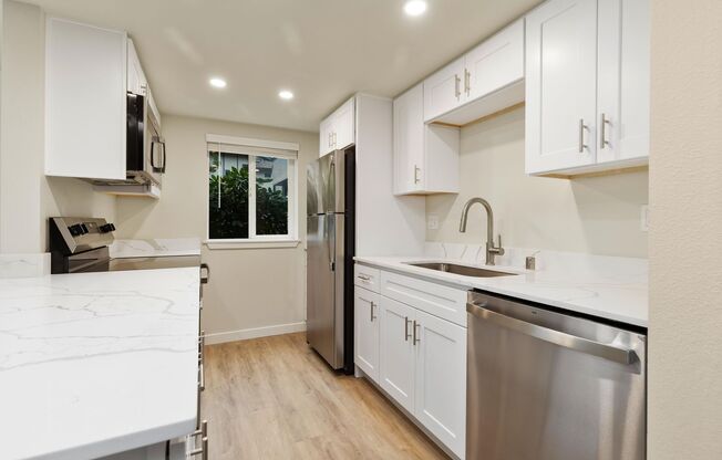 2 beds, 1 bath, 875 sqft, $2,795, Unit 27
