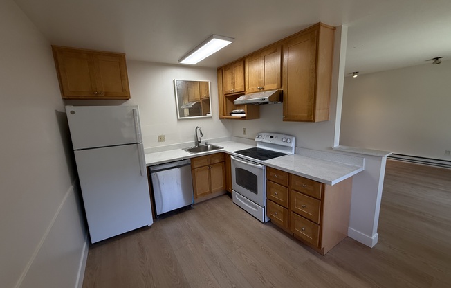 3990 Hamilton Ave. & 1610,1614 Cloverdale Lane