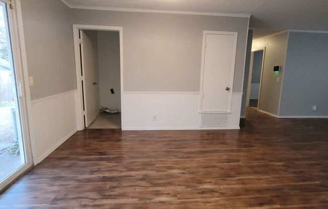 3 beds, 1.5 baths, 1,253 sqft, $1,550, Unit 2105 South Ash Ave