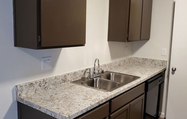 2 beds, 1.5 baths, 900 sqft, $1,620, Unit B 152