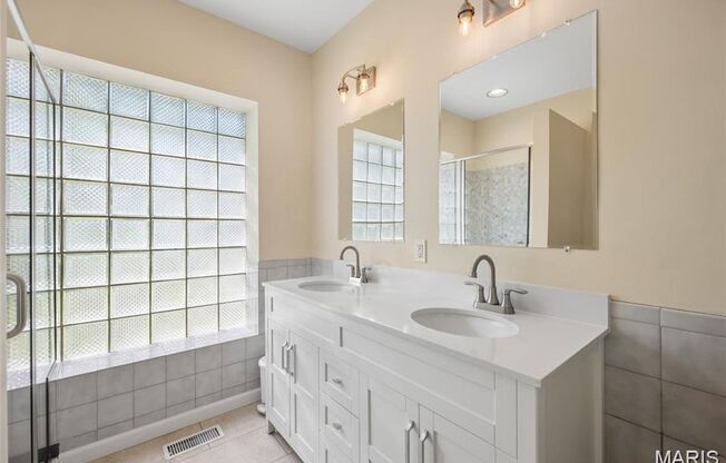 3 beds, 1 bath, 1,292 sqft, $1,900, Unit Tesson ferry Road- 9743