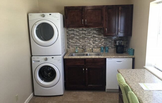 2 beds, 1 bath, 800 sqft, $750, Unit #35