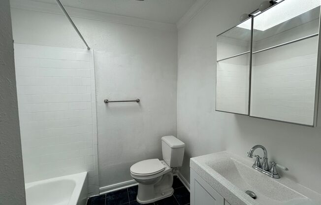 1 bed, 1 bath, 550 sqft, $1,195, Unit 220