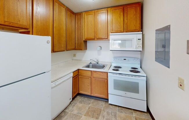 3 beds, 2 baths, $1,075, Unit 1502-04