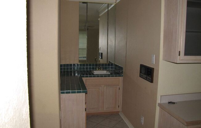 7008 Hillview