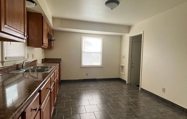 3 beds, 1 bath, $1,595