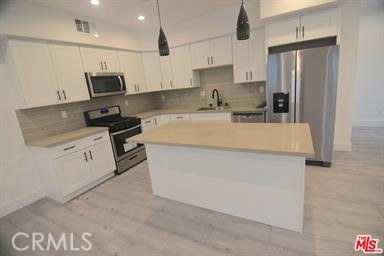 4 beds, 4 baths, 2,000 sqft, $4,800