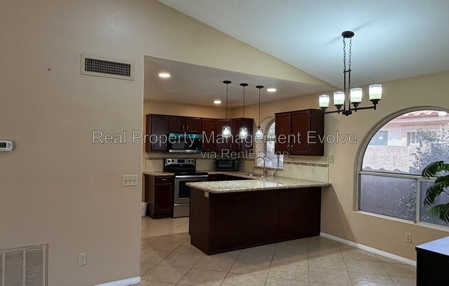7568 W KERRY LN