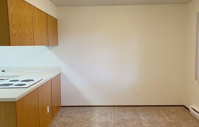 2 beds, 1 bath, 1,152 sqft, $1,695, Unit 10