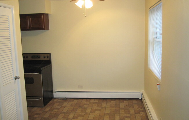 1 bed, 1 bath, $800, Unit 1A7