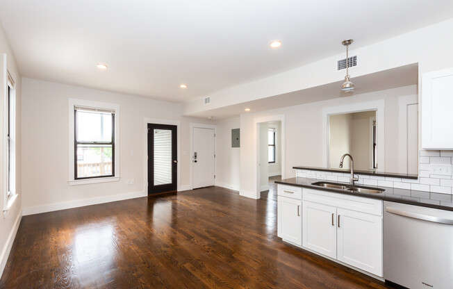 24 Clary St