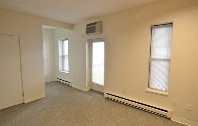 1 bed, 1 bath, 695 sqft, $3,100, Unit 12-4
