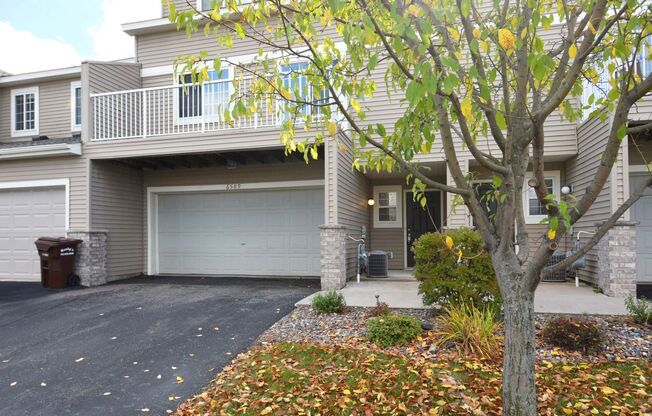 Act Fast! Stunning 3-Bedroom, 2-Bathroom Townhome in the Heart of Maple Grove!