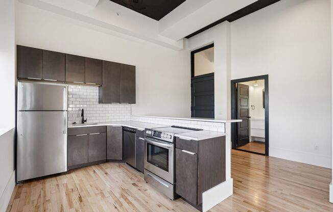 1 bed, 1 bath, 400 sqft, $1,350, Unit Schwab Industrial-305